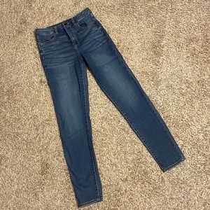 American Eagle Curvy Hi-Rise Jegging, size 6 Long, medium wash